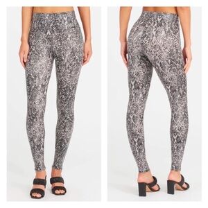 Spanx Faux leather Snake Shine leggings Size Medium